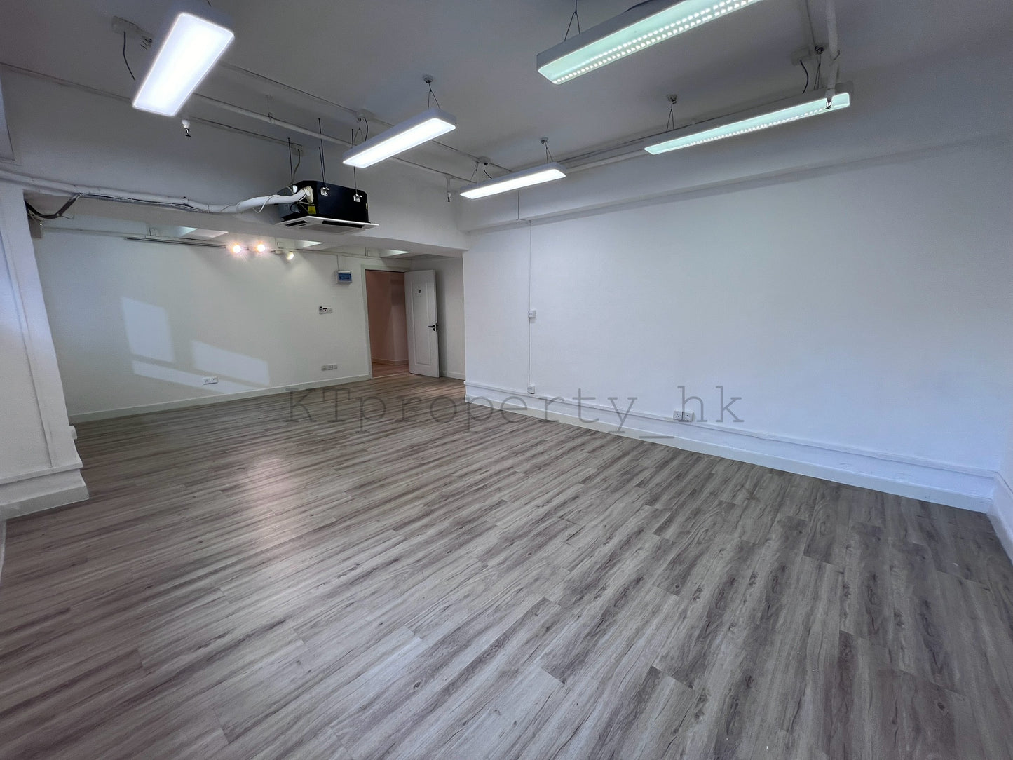 世貿大樓 建840呎 全包