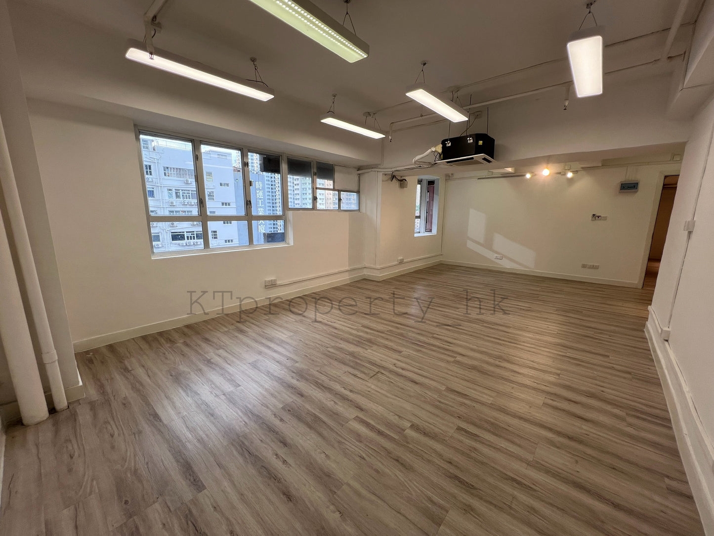 世貿大樓 建840呎 全包